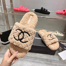 Load image into Gallery viewer, SE954 CC Wool Slippers / Size5-11
