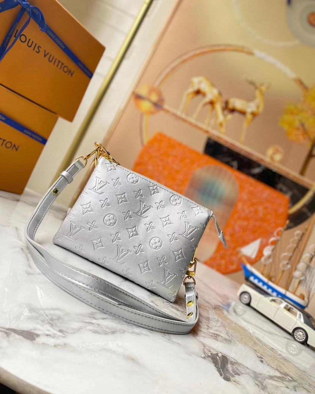 LB689 Coussin BB /  8.3 x 6.3 x 2.8 inches