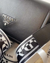 Load image into Gallery viewer, PD173 Leather shoulder bag / 9x6.1x3.5inch
