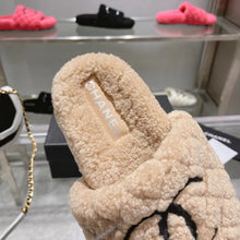 Load image into Gallery viewer, SE954 CC Wool Slippers / Size5-11
