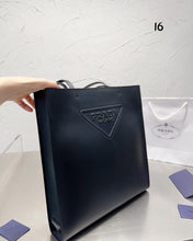 Load image into Gallery viewer, PD185 Leather Tote Bag / 14.9x2x14inch
