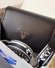 Load image into Gallery viewer, PD173 Leather shoulder bag / 9x6.1x3.5inch
