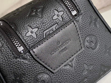 Load image into Gallery viewer, LB685 Dopp Kit /HIGHEST QUALITY VERSION/11 x 5.9 x 6.5 inches
