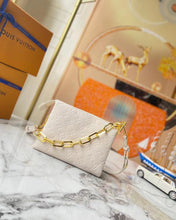 Load image into Gallery viewer, LB689 Coussin BB /  8.3 x 6.3 x 2.8 inches
