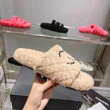 Load image into Gallery viewer, SE954 CC Wool Slippers / Size5-11
