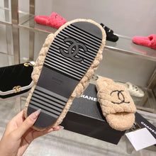 Load image into Gallery viewer, SE954 CC Wool Slippers / Size5-11
