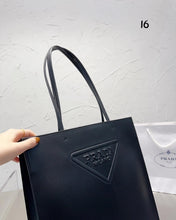 Load image into Gallery viewer, PD185 Leather Tote Bag / 14.9x2x14inch
