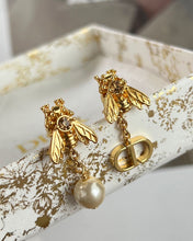 Load image into Gallery viewer, JW665 D-BEE Earrings

