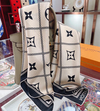 Load image into Gallery viewer, CLTH250 LB Croisillon Square Scarves
