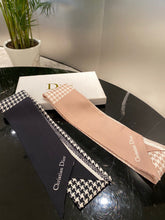 Load image into Gallery viewer, JW568 DR Scarf 100% silk twill
