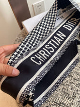 Load image into Gallery viewer, JW568 DR Scarf 100% silk twill
