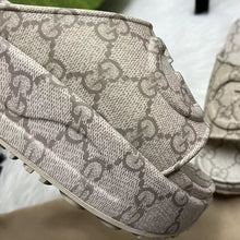 Load image into Gallery viewer, SE1038 Women&#39;s slide sandal with Interlocking G / Size5-10
