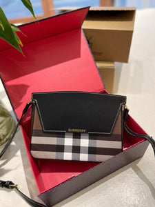 BUR110 Check and Leather Catherine Shoulder Bag / 9.5 x 2.2 x 6.9in