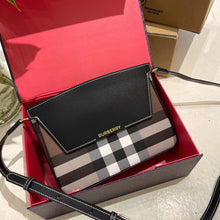 Load image into Gallery viewer, BUR110 Check and Leather Catherine Shoulder Bag / 9.5 x 2.2 x 6.9in
