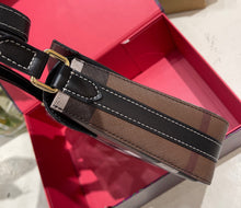 Load image into Gallery viewer, BUR110 Check and Leather Catherine Shoulder Bag / 9.5 x 2.2 x 6.9in
