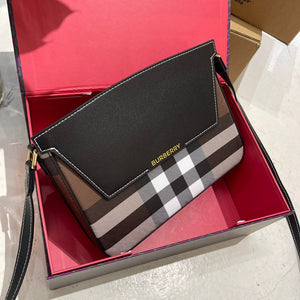 BUR110 Check and Leather Catherine Shoulder Bag / 9.5 x 2.2 x 6.9in