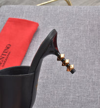 Load image into Gallery viewer, SE858 VLTN Slippers / Size5-11
