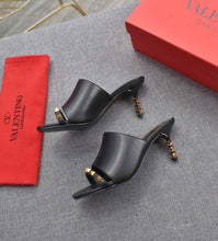 Load image into Gallery viewer, SE858 VLTN Slippers / Size5-11
