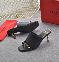 Load image into Gallery viewer, SE858 VLTN Slippers / Size5-11
