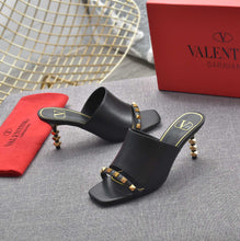 Load image into Gallery viewer, SE858 VLTN Slippers / Size5-11
