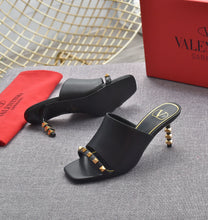 Load image into Gallery viewer, SE858 VLTN Slippers / Size5-11
