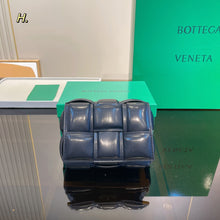 Load image into Gallery viewer, BV040 Candy Padded Cassette / 3.1x4.7x1.6inch
