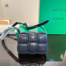 Load image into Gallery viewer, BV040 Candy Padded Cassette / 3.1x4.7x1.6inch
