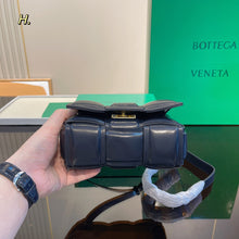 Load image into Gallery viewer, BV040 Candy Padded Cassette / 3.1x4.7x1.6inch
