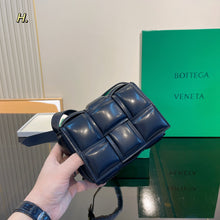 Load image into Gallery viewer, BV040 Candy Padded Cassette / 3.1x4.7x1.6inch
