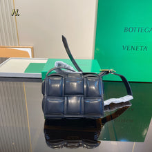 Load image into Gallery viewer, BV040 Candy Padded Cassette / 3.1x4.7x1.6inch
