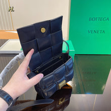 Load image into Gallery viewer, BV040 Candy Padded Cassette / 3.1x4.7x1.6inch
