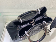 Load image into Gallery viewer, DR271 The Lady 95.22 Catwalk Style / HIGHEST QUALITY VERSION / 12.2x12.2x4.3
