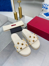 Load image into Gallery viewer, SE860 VLTN ROMAN STUD FLATFORM SLIDE SANDAL IN QUILTED NAPPA / Size5-9
