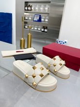 Load image into Gallery viewer, SE860 VLTN ROMAN STUD FLATFORM SLIDE SANDAL IN QUILTED NAPPA / Size5-9
