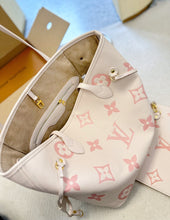 Load image into Gallery viewer, LB777 Neverfull MM / 12.2 x 11 x 5.5 inches
