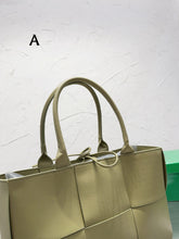 Load image into Gallery viewer, BV043 Mini Arco Tote Bag / 9.8x6.3x3.1inch
