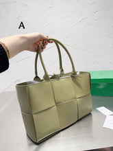 Load image into Gallery viewer, BV043 Mini Arco Tote Bag / 9.8x6.3x3.1inch
