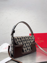 Load image into Gallery viewer, VLTN074 SMALL LA PETITE DEUXIEME SHOULDER BAG / W10xH5.5x2.4 in
