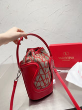 Load image into Gallery viewer, VLTN075 LE CINQUIEME TOILE ICONOGRAPHE BUCKET BAG / W5.5xH8.2xD3.9 in
