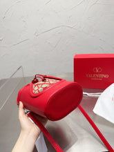 Load image into Gallery viewer, VLTN075 LE CINQUIEME TOILE ICONOGRAPHE BUCKET BAG / W5.5xH8.2xD3.9 in
