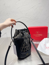Load image into Gallery viewer, VLTN075 LE CINQUIEME TOILE ICONOGRAPHE BUCKET BAG / W5.5xH8.2xD3.9 in
