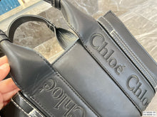 Load image into Gallery viewer, CLE005 Small/Medium Woody tote bag
