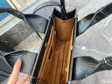 Load image into Gallery viewer, CLE005 Small/Medium Woody tote bag
