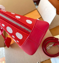 Load image into Gallery viewer, LB750 LV x YK Alma BB / 9.3 x 6.9 x 4.5 inches
