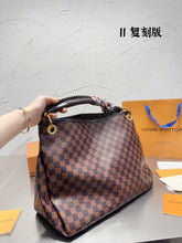 Load image into Gallery viewer, LB752 Artsy MM / 16.1 x 12.6 x 8.7 inches
