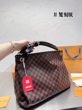 Load image into Gallery viewer, LB752 Artsy MM / 16.1 x 12.6 x 8.7 inches
