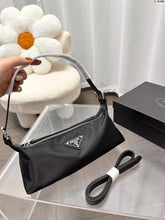 Load image into Gallery viewer, PD194 Hobo Bag / 10.6x2.7x3.9inch
