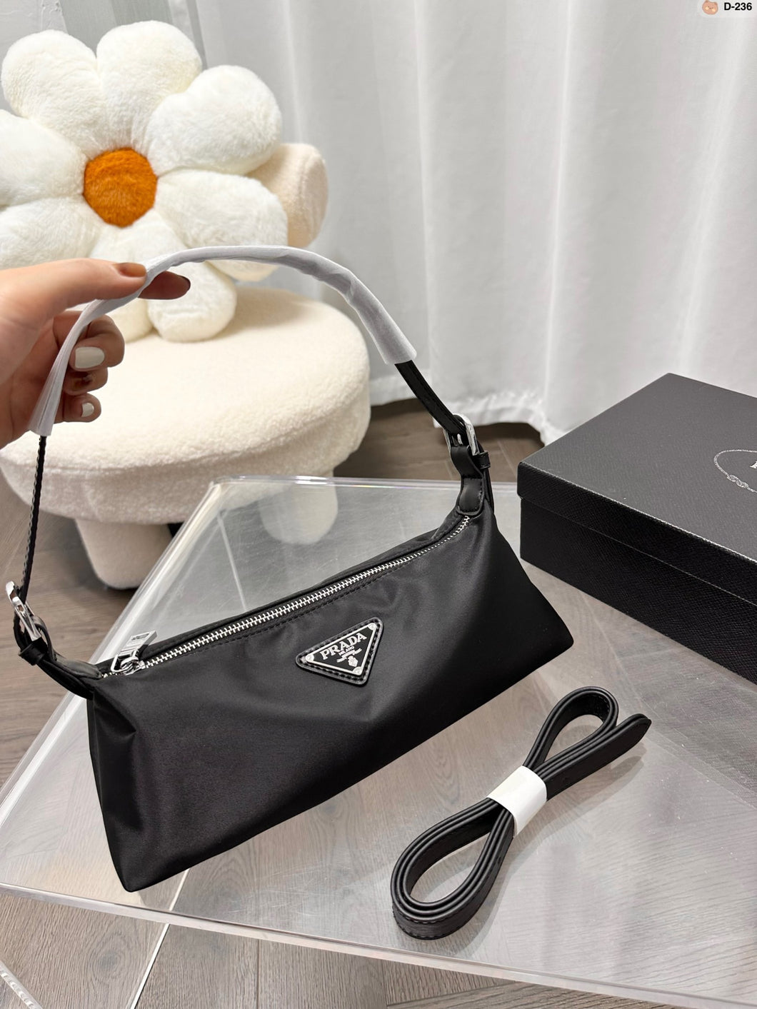 PD194 Hobo Bag / 10.6x2.7x3.9inch