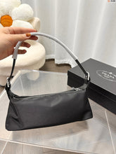 Load image into Gallery viewer, PD194 Hobo Bag / 10.6x2.7x3.9inch
