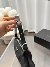 Load image into Gallery viewer, PD194 Hobo Bag / 10.6x2.7x3.9inch
